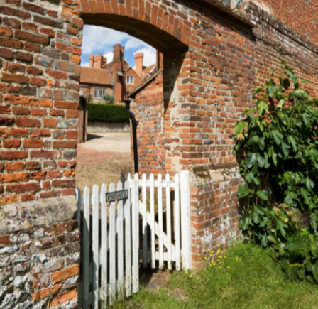 <strong>GREYS COURT</strong>